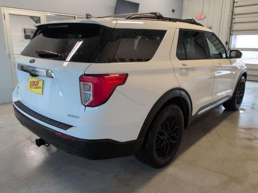 Oxford White 2021 Ford Explorer XLT