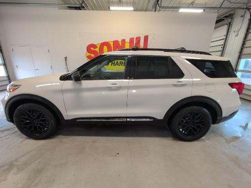 Oxford White 2021 Ford Explorer XLT