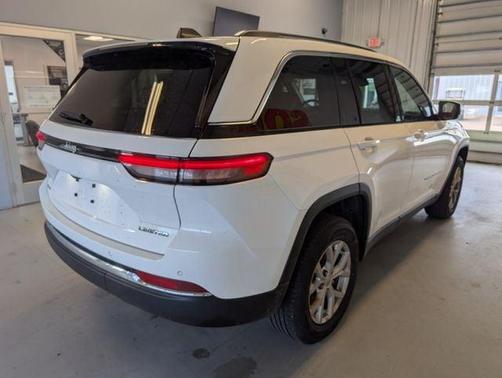 Bright White Clearcoat 2023 Jeep Grand Cherokee Limited