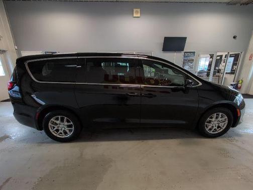 Diamond Black 2026 Chrysler Voyager LX