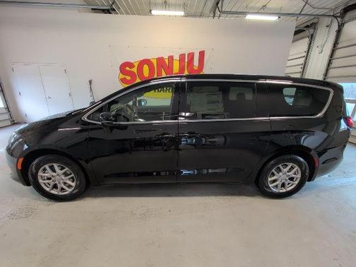 Diamond Black 2026 Chrysler Voyager LX