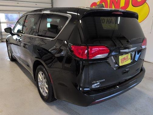 Diamond Black 2026 Chrysler Voyager LX