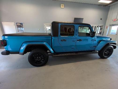 Hydro Blue Pearlcoat 2022 Jeep Gladiator Sport