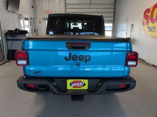 Hydro Blue Pearlcoat 2022 Jeep Gladiator Sport