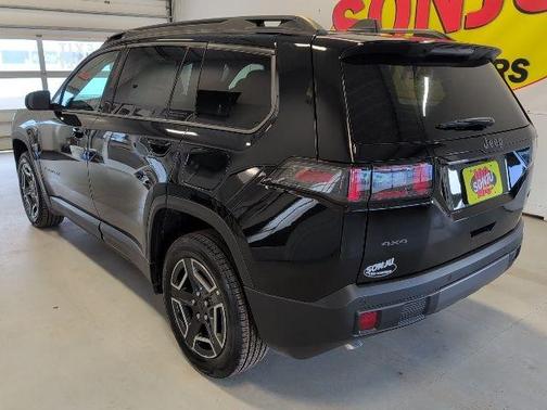 Diamond Black 2026 Jeep Cherokee LAREDO/LIMITED