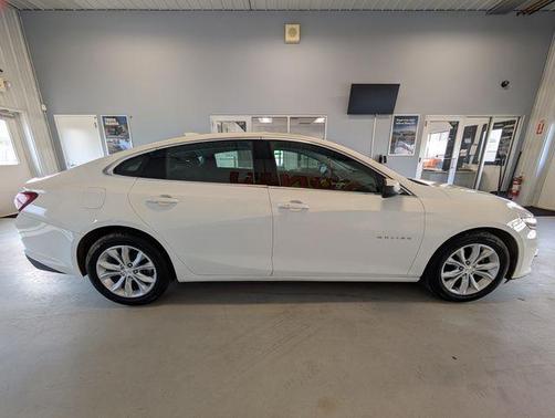 Summit White 2022 Chevrolet Malibu LT