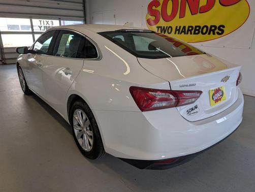Summit White 2022 Chevrolet Malibu LT