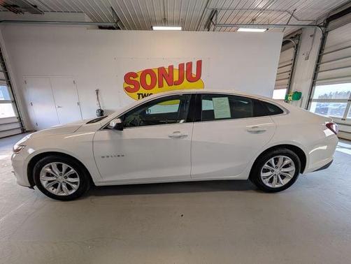 Summit White 2022 Chevrolet Malibu LT