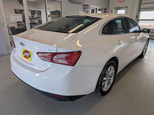 Summit White 2022 Chevrolet Malibu LT