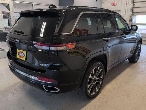 2022 Jeep Grand Cherokee Overland