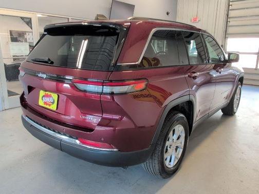 Velvet Red Pearlcoat 2023 Jeep Grand Cherokee Limited