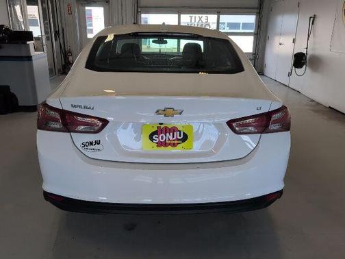 Summit White 2022 Chevrolet Malibu LT