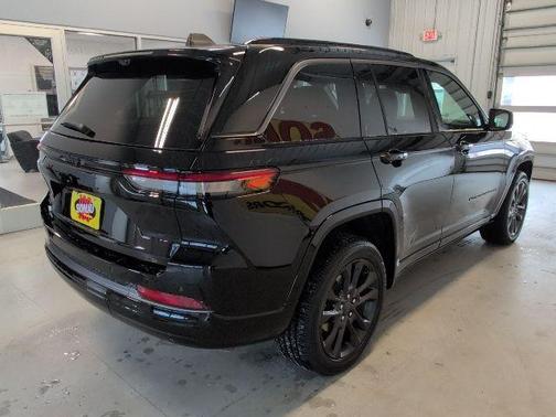 Diamond Black 2026 Jeep Grand Cherokee Limited