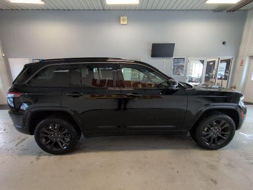 Diamond Black 2026 Jeep Grand Cherokee Limited