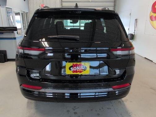Diamond Black 2026 Jeep Grand Cherokee Limited