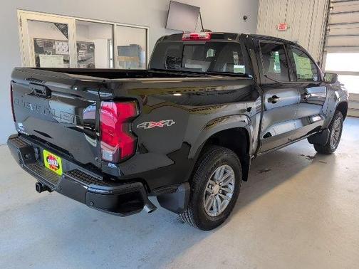 Black 2026 Chevrolet Colorado LT