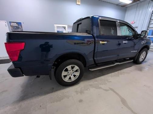 2017 Nissan Titan SV