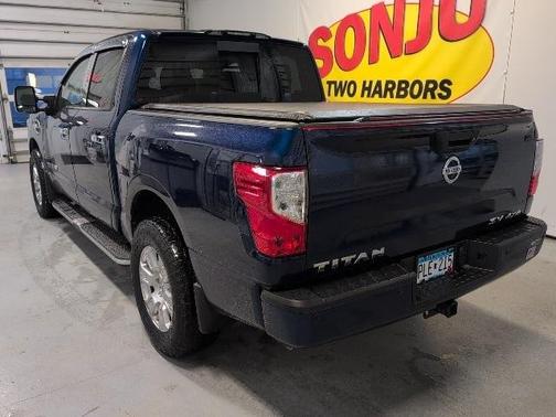 2017 Nissan Titan SV