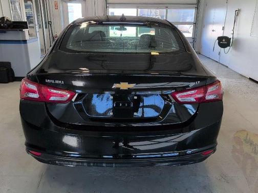 Mosaic Black Metallic 2022 Chevrolet Malibu LT