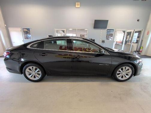 Mosaic Black Metallic 2022 Chevrolet Malibu LT