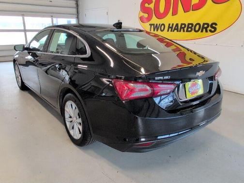 Mosaic Black Metallic 2022 Chevrolet Malibu LT