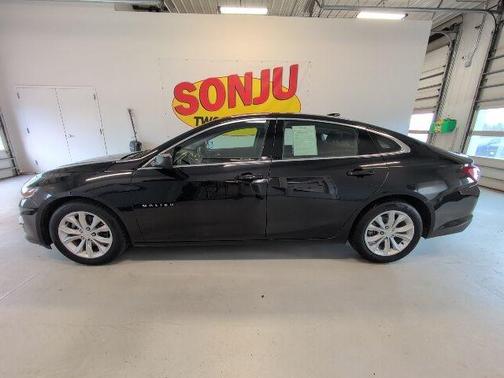 Mosaic Black Metallic 2022 Chevrolet Malibu LT
