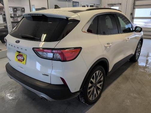 2020 Ford Escape Titanium Hybrid