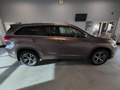 2018 Toyota Highlander LE