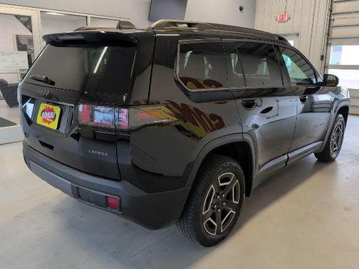 Diamond Black 2026 Jeep Cherokee LAREDO/LIMITED