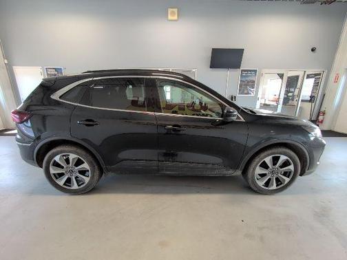 Agate Black Metallic 2024 Ford Escape Platinum