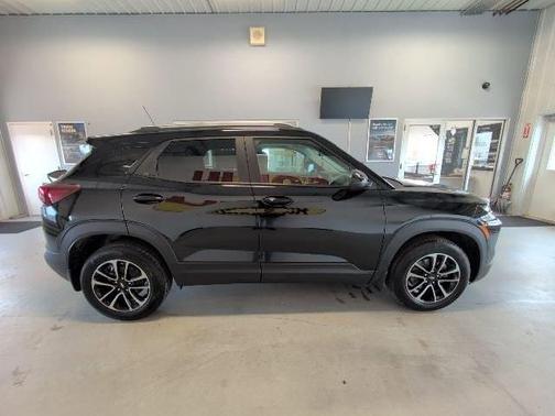 Mosaic Black Metallic 2026 Chevrolet Trailblazer LT