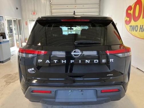 2022 Nissan Pathfinder S