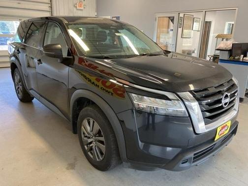 2022 Nissan Pathfinder S