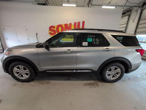 Iconic Silver Metallic 2023 Ford Explorer XLT