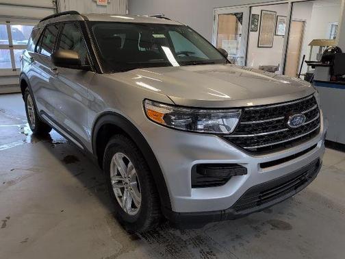 Iconic Silver Metallic 2023 Ford Explorer XLT