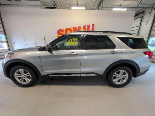 Iconic Silver Metallic 2023 Ford Explorer XLT