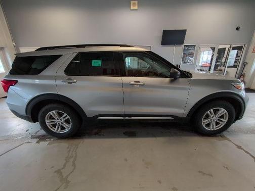 Iconic Silver Metallic 2023 Ford Explorer XLT