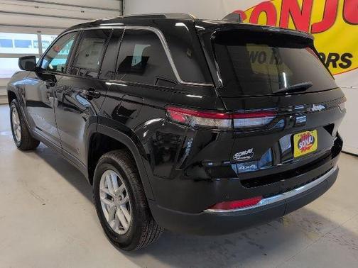 Diamond Black 2026 Jeep Grand Cherokee Laredo