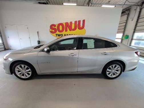 Silver Ice Metallic 2022 Chevrolet Malibu LT