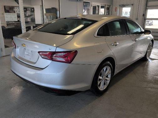 Silver Ice Metallic 2022 Chevrolet Malibu LT
