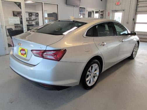 Silver Ice Metallic 2022 Chevrolet Malibu LT