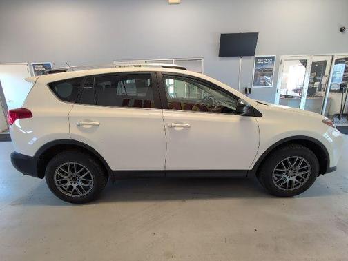Super White 2015 Toyota RAV4 LE