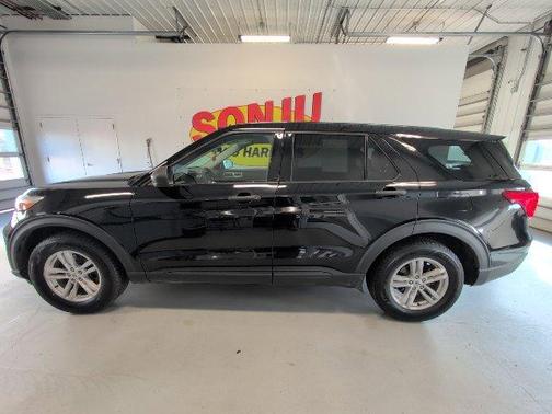 Black Metallic 2022 Ford Explorer Base