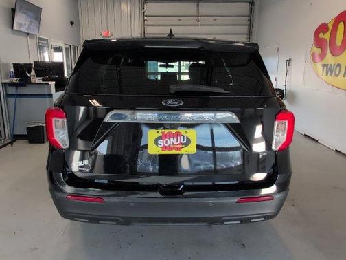 Black Metallic 2022 Ford Explorer Base