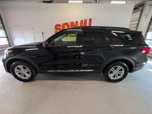 Agate Black Metallic 2023 Ford Explorer XLT