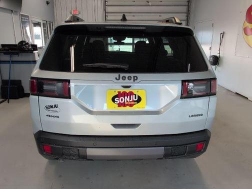 Silver Zynith Clearcoat 2026 Jeep Cherokee LAREDO/LIMITED
