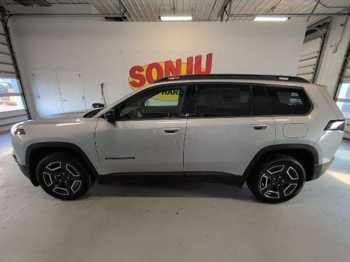 Silver Zynith Clearcoat 2026 Jeep Cherokee LAREDO/LIMITED
