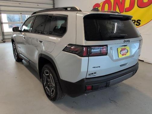 Silver Zynith Clearcoat 2026 Jeep Cherokee LAREDO/LIMITED