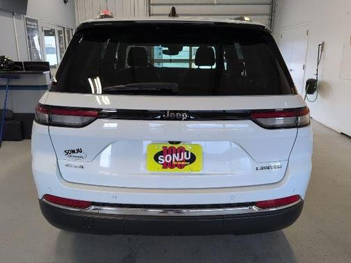 Bright White Clearcoat 2023 Jeep Grand Cherokee Limited