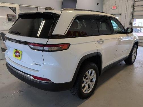 Bright White Clearcoat 2023 Jeep Grand Cherokee Limited